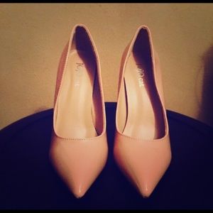 Nude Pumps w/ Red Bottoms 💋