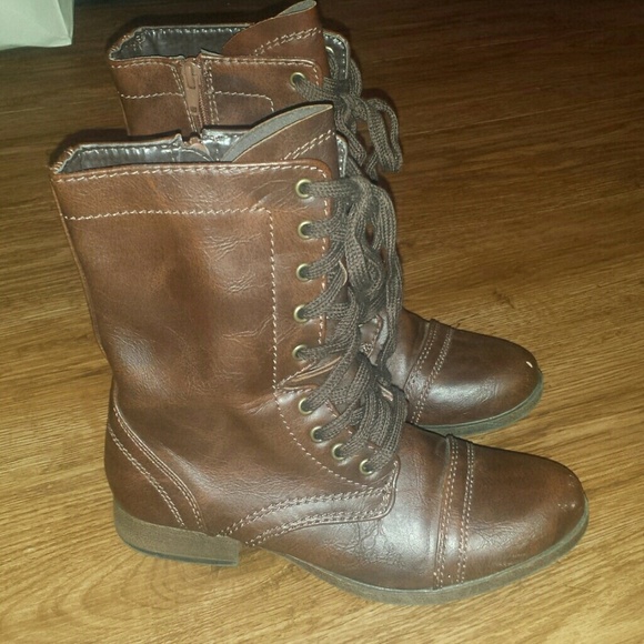 Combat boots