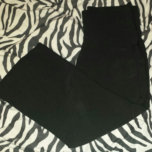 Black stretchy Capri yoga pants!