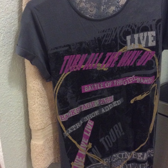 2 JUNIORS TOPS