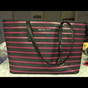 JET SET TRAVEL SAFFIANO LEATHER TOTE
