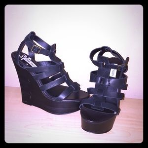 Sexy Steve Madden Black Platform Wedges 💋