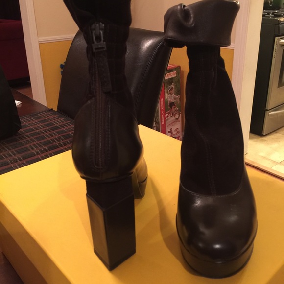 Fendi brown leather and suede boots w/ angled heel - Picture 2 of 4