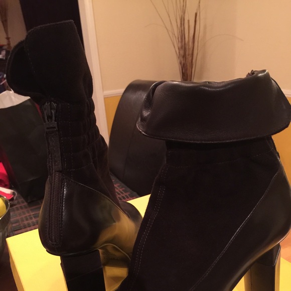 Fendi brown leather and suede boots w/ angled heel - Picture 3 of 4