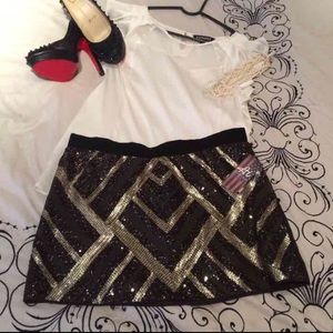Mini skirt. Black gold sequins. Small.