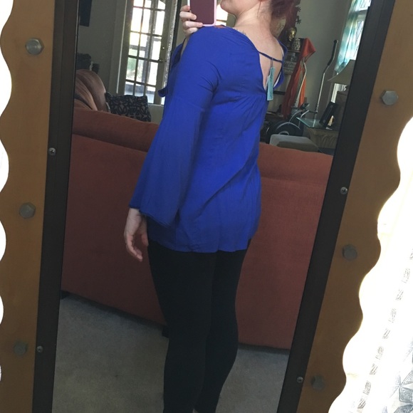 🌼Francesca’s | Bell sleeve top - Picture 3 of 3