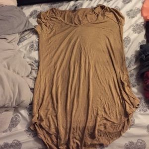 soft golden v-neck, size M