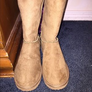 tan snow boots👢