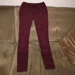 High waist skinny fit jeans.