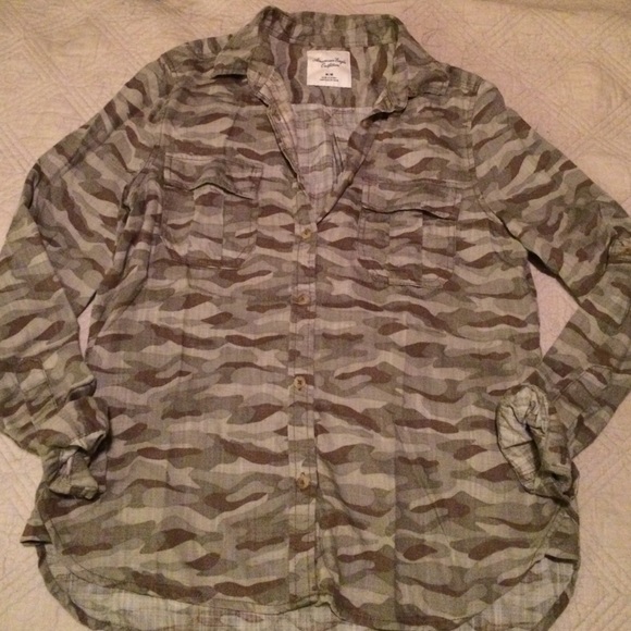 A&E oversized camo soft button-up w/front pockets