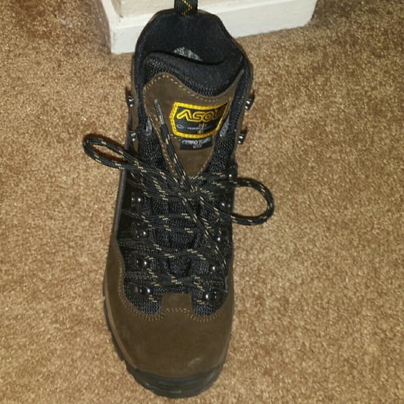 Womens Hiking Boot!!