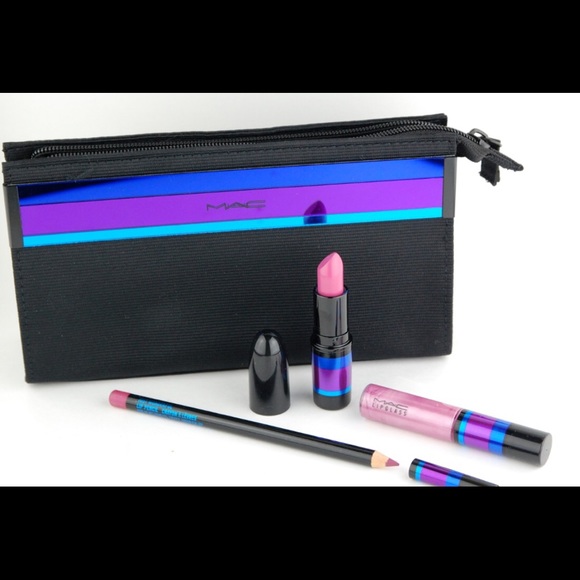 Mac bag..Make up not included. Brand new.