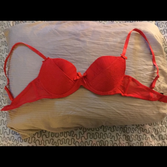 32B red bra - Picture 1 of 4