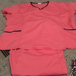 Scrub set Uniform Advantage