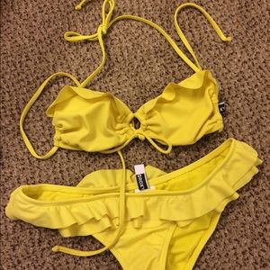 Adorable yellow Roxy bikini