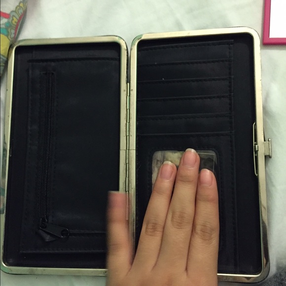 In style Wallet - Picture 2 of 3