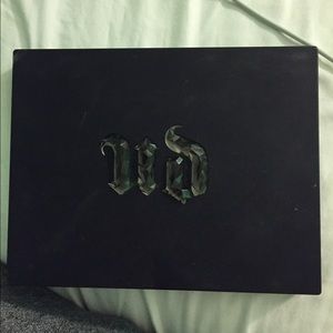 Urban Decay eyeshadow palette