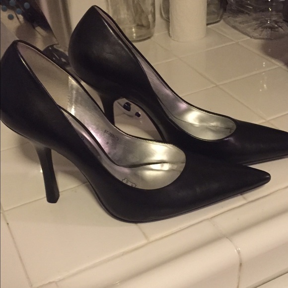 Cathy Jean pointy heels worn once