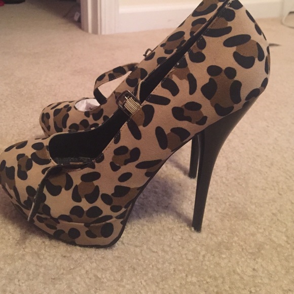 Brand new heels - Picture 2 of 4
