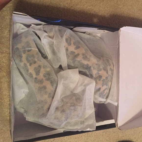 Brand new heels - Picture 3 of 4