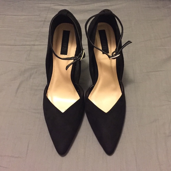Faux suede pointed pumps