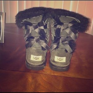 Bailey Button Up Uggs. ‼️cyber deal‼️