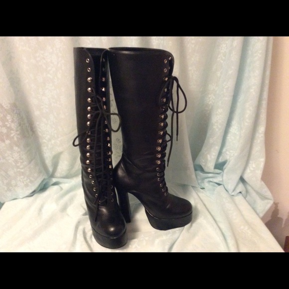 Lace up boot - Picture 2 of 2