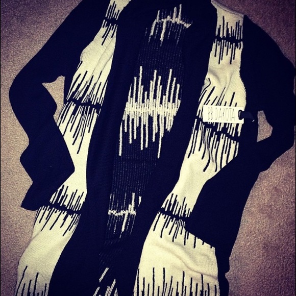 NWT BB Dakota sweater - Picture 3 of 3