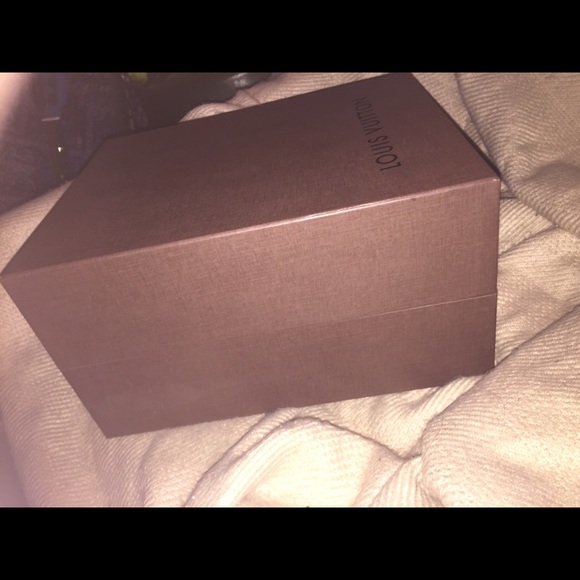 Authentic Louis Vuitton large box - Picture 2 of 4
