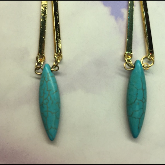 Rivet Natural Stone Turquoise Gold Earrings NWOT - Picture 5 of 6