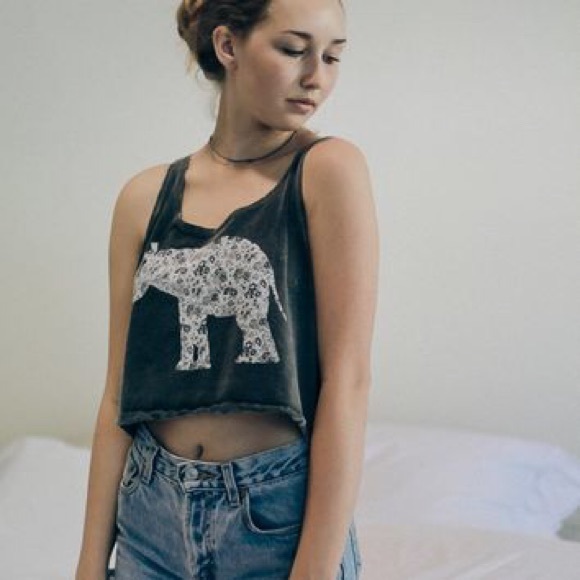 ✨BRANDY MELVILLE ELEPHANT GRAPHIC TANK✨