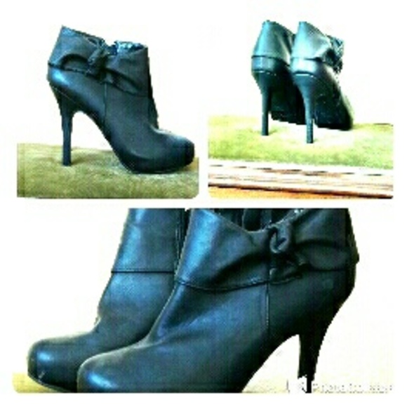 Ankle bow booties