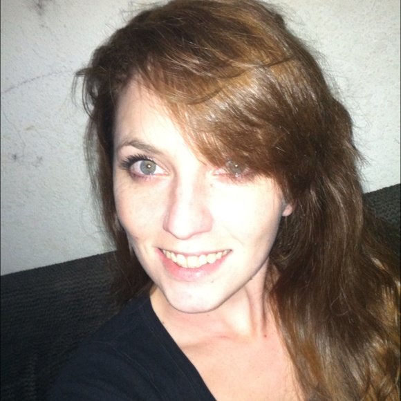 Meet your Posher, Courtney - Picture 2 of 4