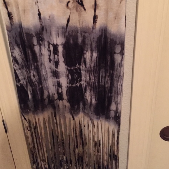 Maxi dress with fringe bottom - Picture 2 of 2