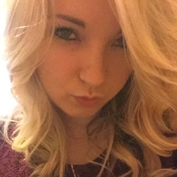 Meet your ⭐️Posh Ambassador, Yana😘 - Picture 4 of 5