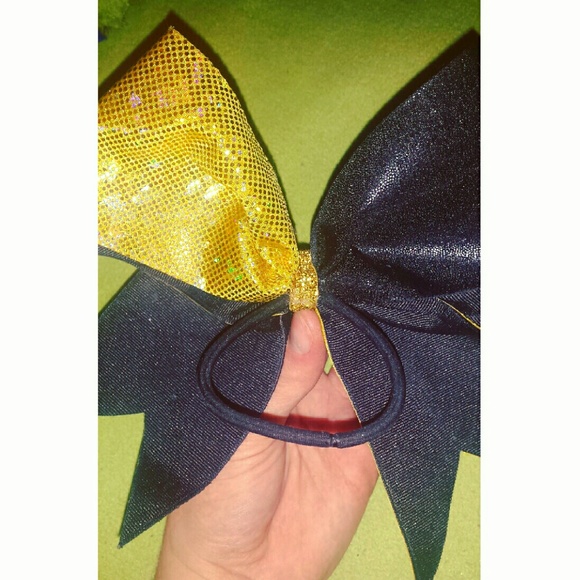 Cheer bow - Picture 3 of 3