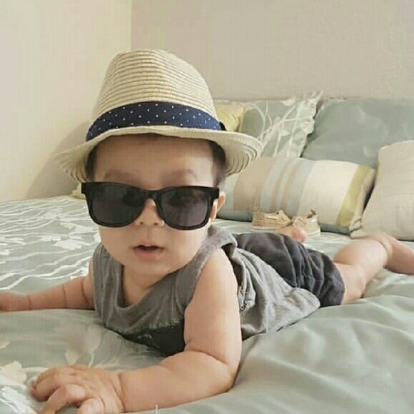 Meet your Posher, Celina - Picture 2 of 2