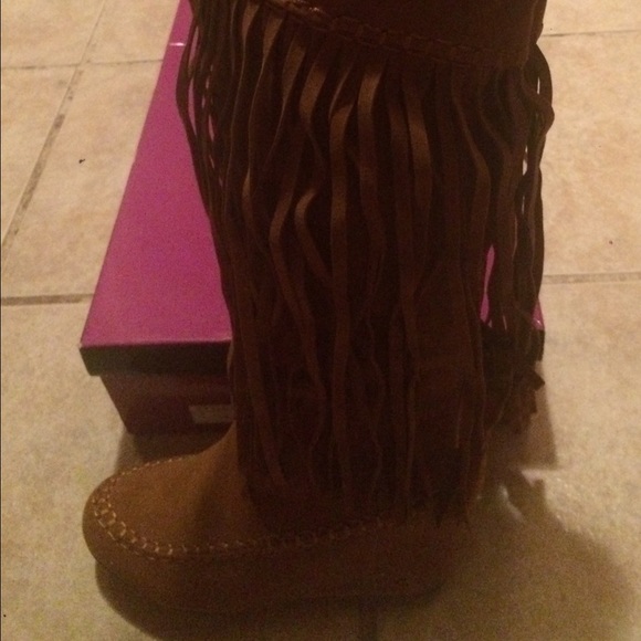 Boots - Picture 2 of 3