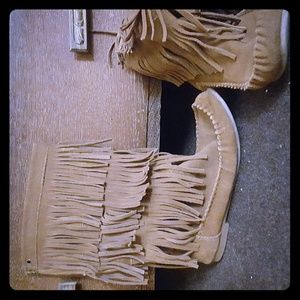 Fringe boots