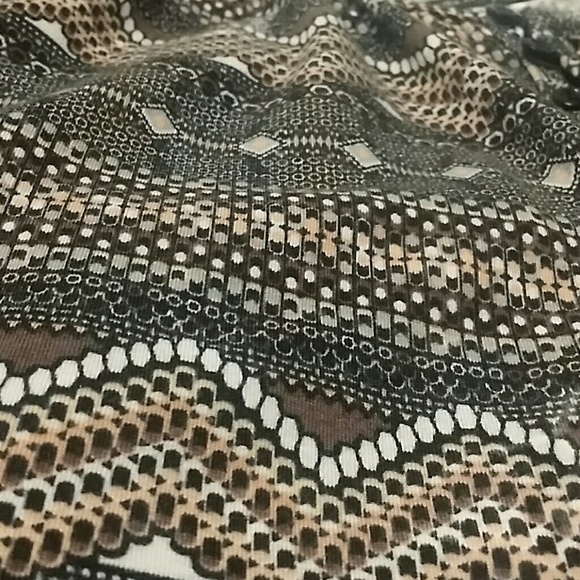 Aztec pattern flowy crop top - Picture 2 of 4