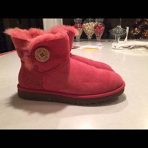 LIKE NEW UGGS!