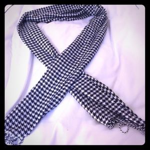 Houndstooth print scarf