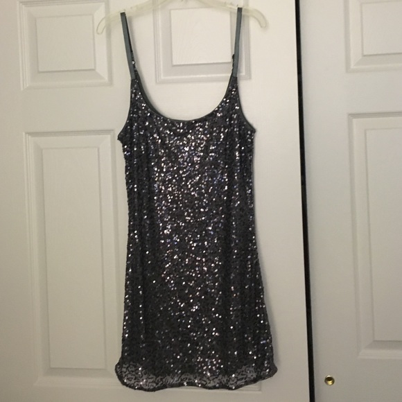 Sequin tank