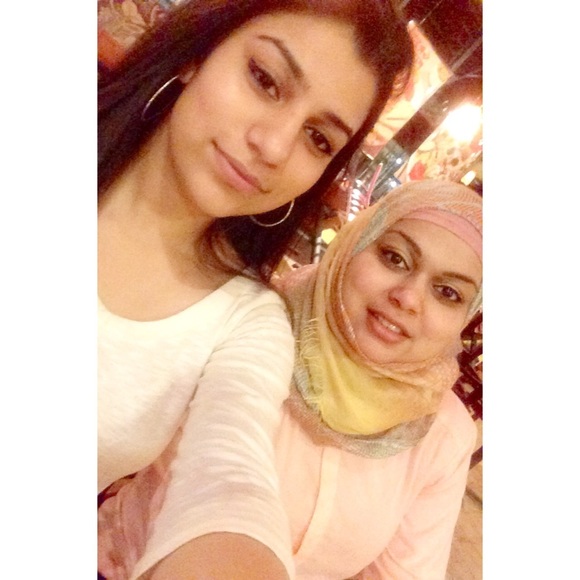 Meet your Posher, Rabia - Picture 3 of 4