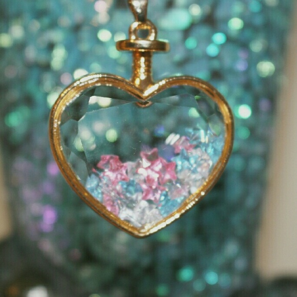 Jewelry - Gold crystal glass floating locket with stars