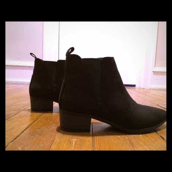 Old Navy pointy Chelseas