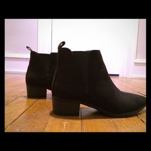 Old Navy pointy Chelseas