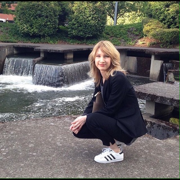 Meet your Posher, Shianna - Picture 2 of 3