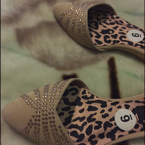 Cute flats - Picture 2 of 2
