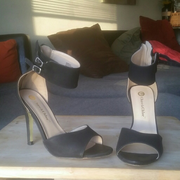 Black ankle strap heels - Picture 1 of 4